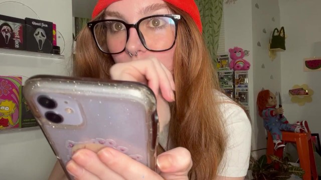 Untamed Beauty: Stunning Girl’s Huge Hairy Bush & Natural Pussy Revealed