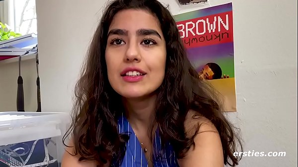 Hairy Amateur Babe Fingers Her Full Natural Bush