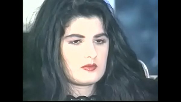 Brunette Shows Off Her Glorious Hairy Natural Bush